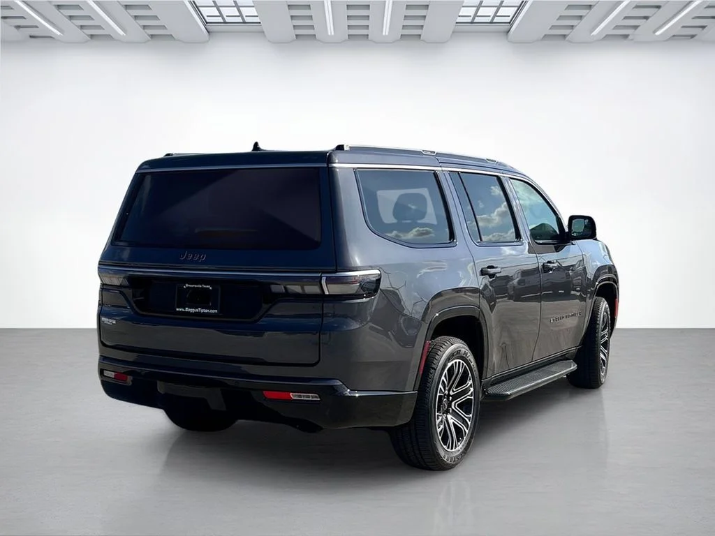 New 2026 Baltic-Gray Metallic Clear-Coat Exterior Paint Jeep  image 3