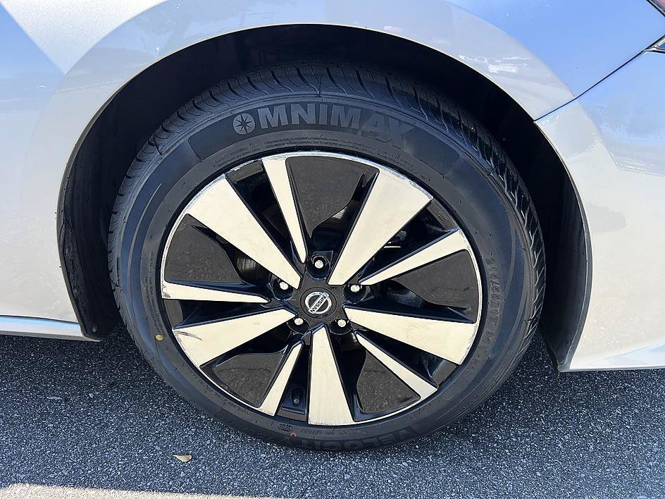 Used 2021 Brilliant Silver Metallic Nissan 2.5 SV image 15