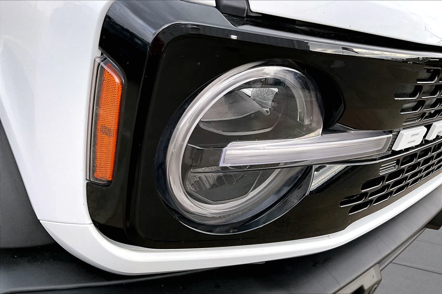 Used 2025 Oxford White Clearcoat Ford Badlands image 27