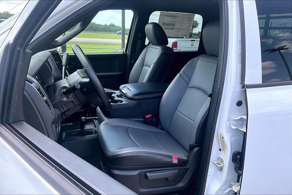 New 2024 Ram 3500 Tradesman 4D Crew Cab