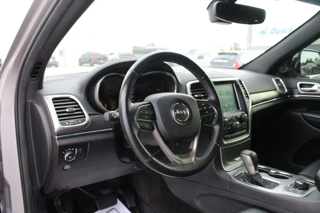 Used 2018 Silver Jeep Limited image 2