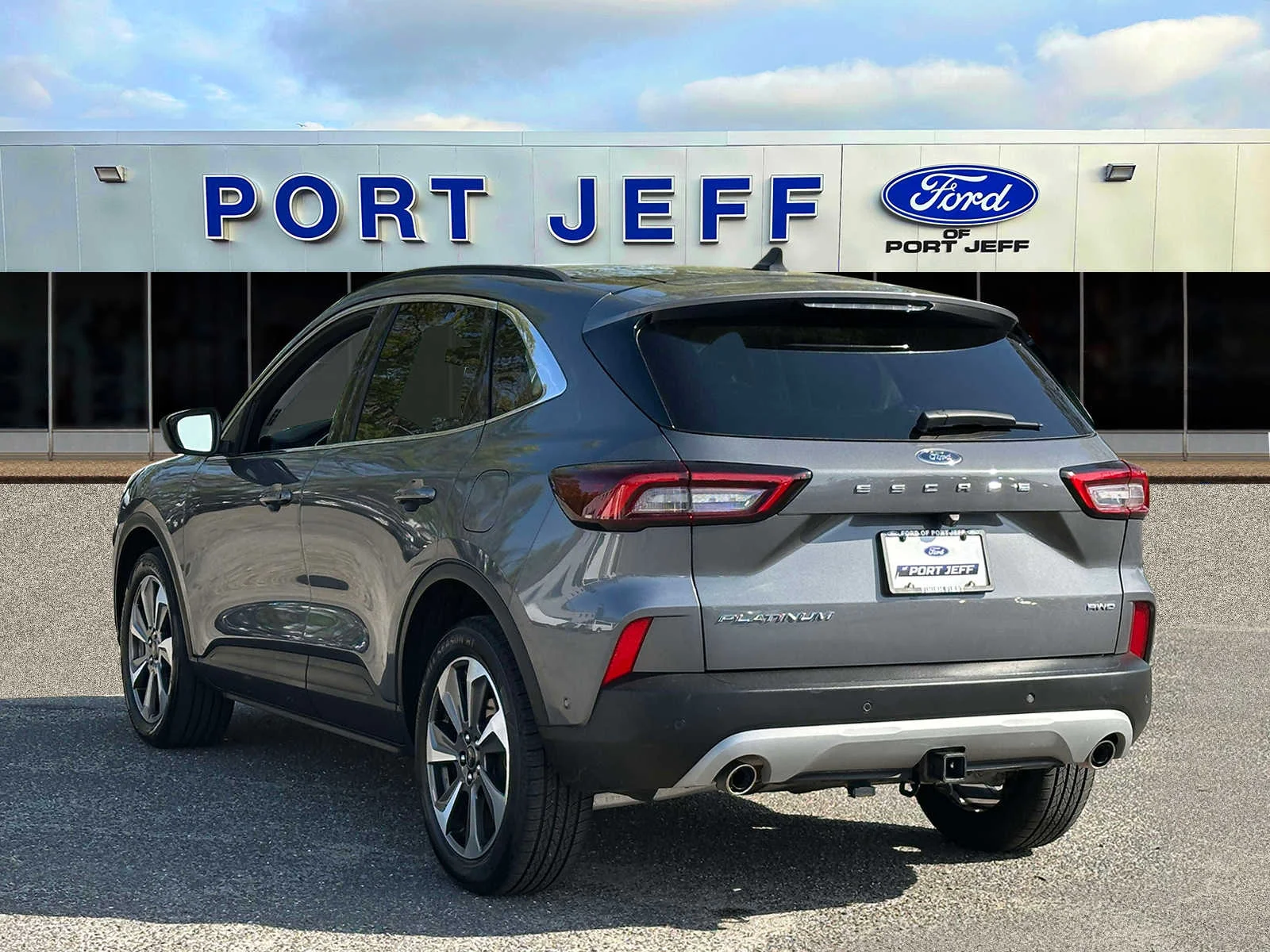 Used 2023 Carbonized Gray Metallic Ford Platinum image 8