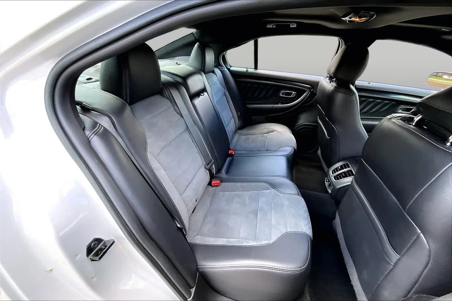 Used 2018 White Platinum Metallic Tri-Coat Ford SHO image 21