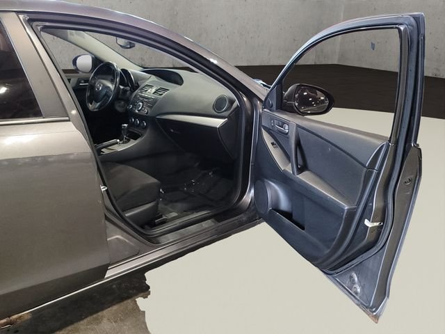 Used 2013 Graphite Mica Mazda i Touring image 17