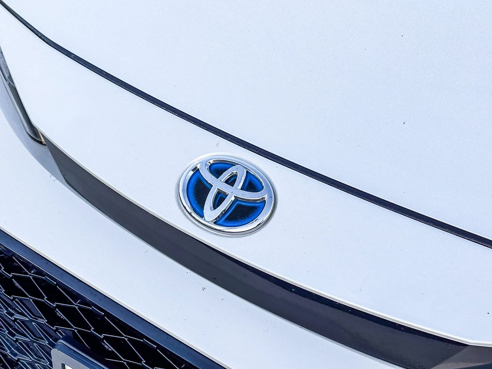 Certified Used 2025 Wind Chill Pearl Toyota Hybrid LE image 9