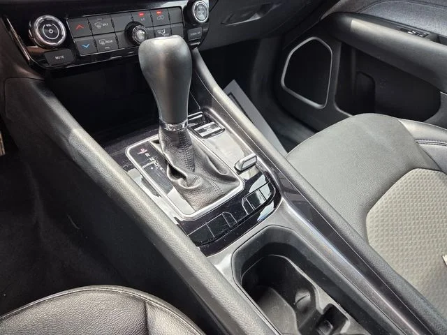 Used 2024 Silver Jeep Latitude image 27