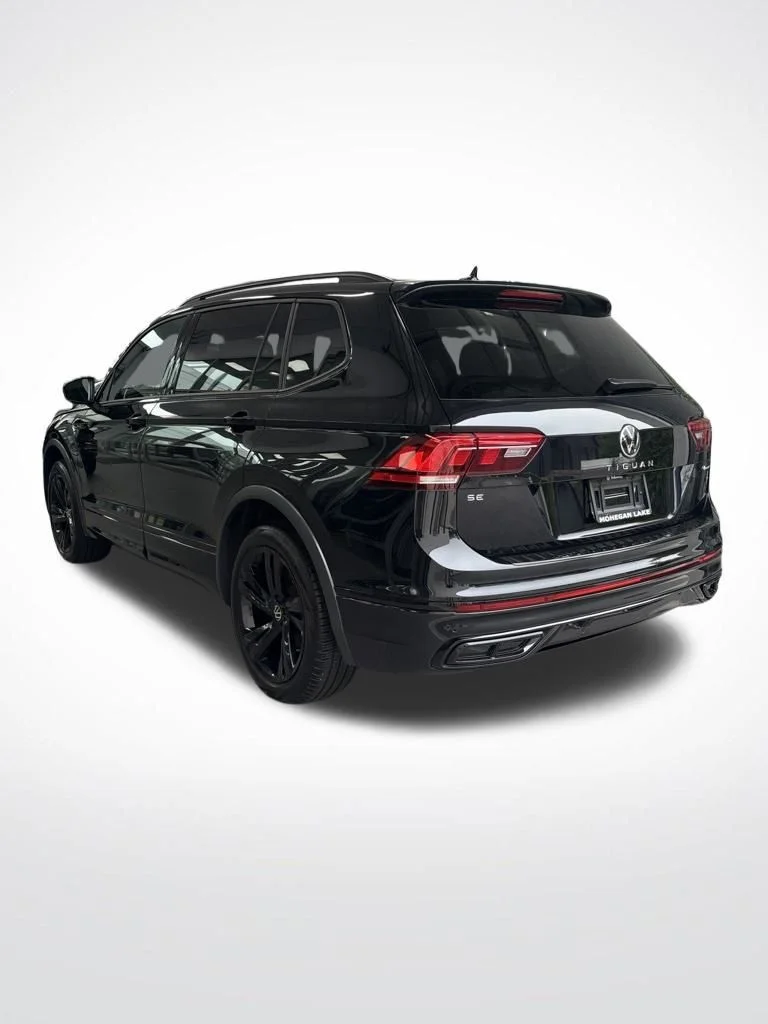 Used 2024 Black Volkswagen 2.0T SE R-Line Black image 5