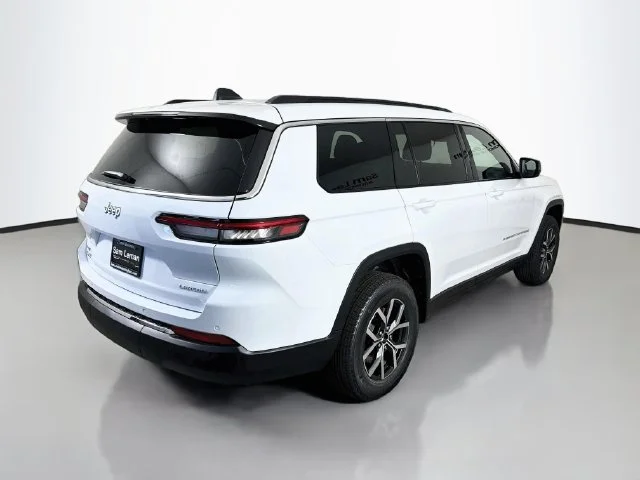 New 2027 White/off-white Jeep Laredo X image 7