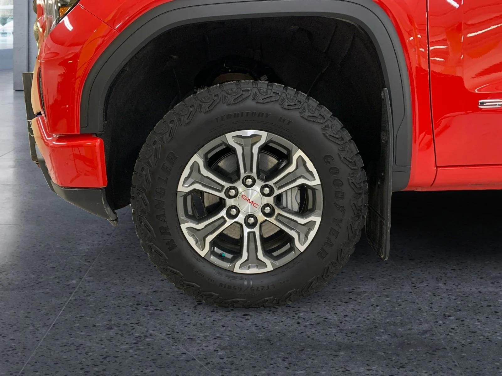 Used 2025 Cardinal Red GMC Pro image 9