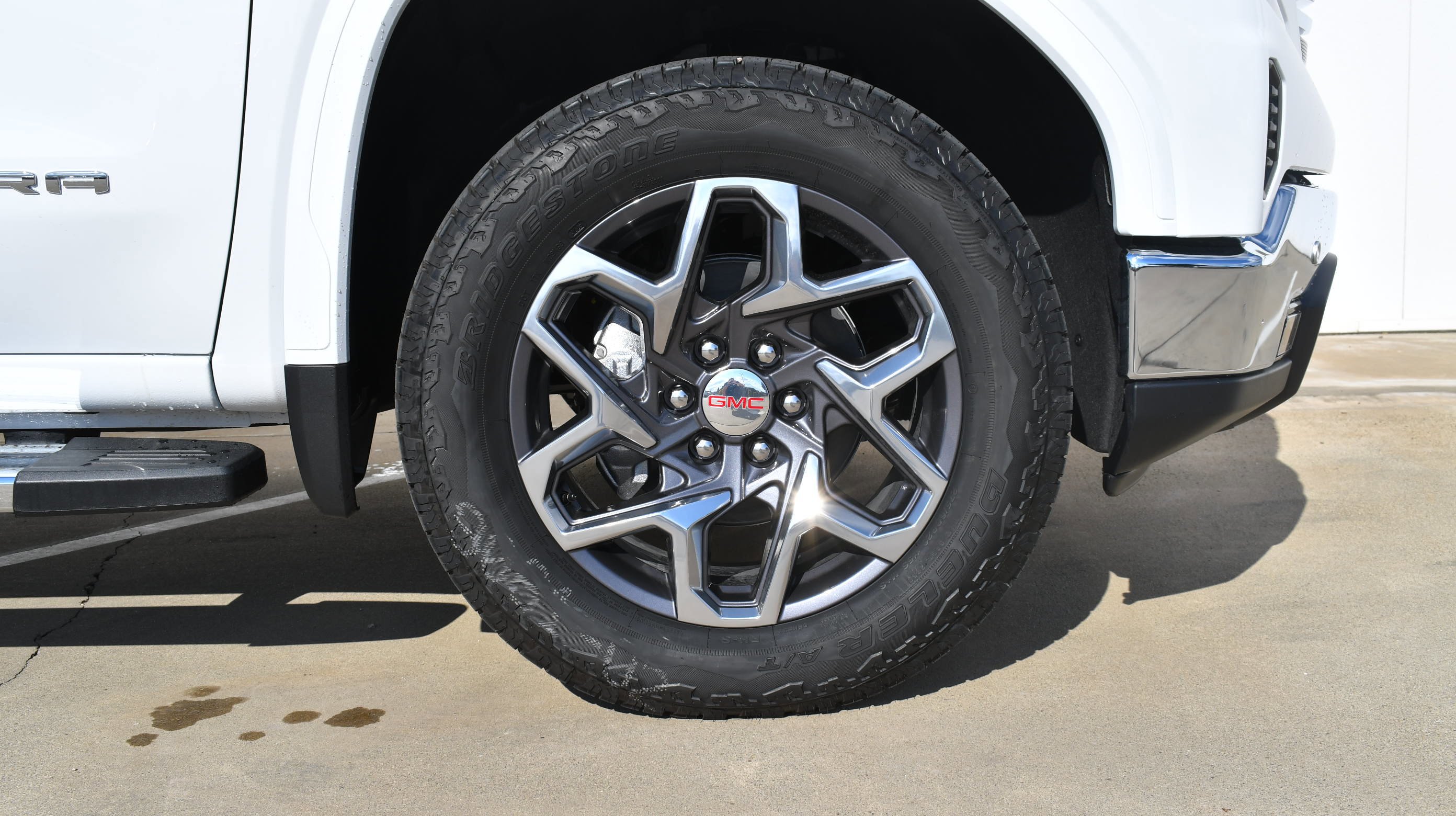 2026 GMC Sierra 1500 SLT - Photo 6
