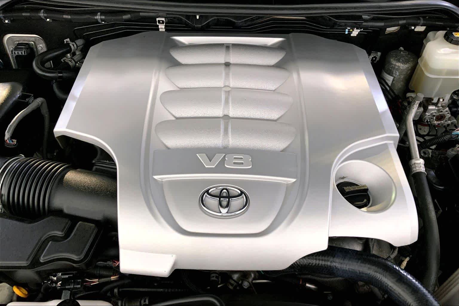 Used 2019 Blizzard Pearl Toyota  image 31