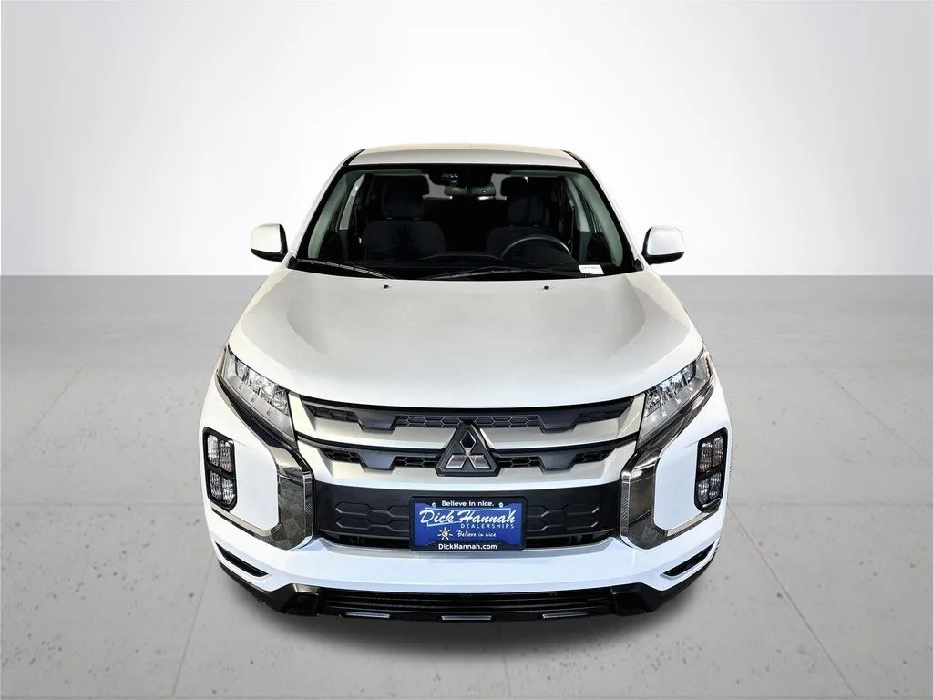 Used 2025 Silver Mitsubishi 2.0 ES image 3