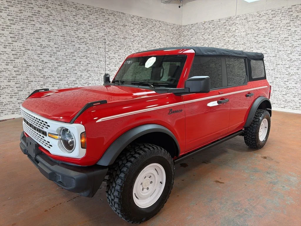 Used 2023 Red Ford Base image 3