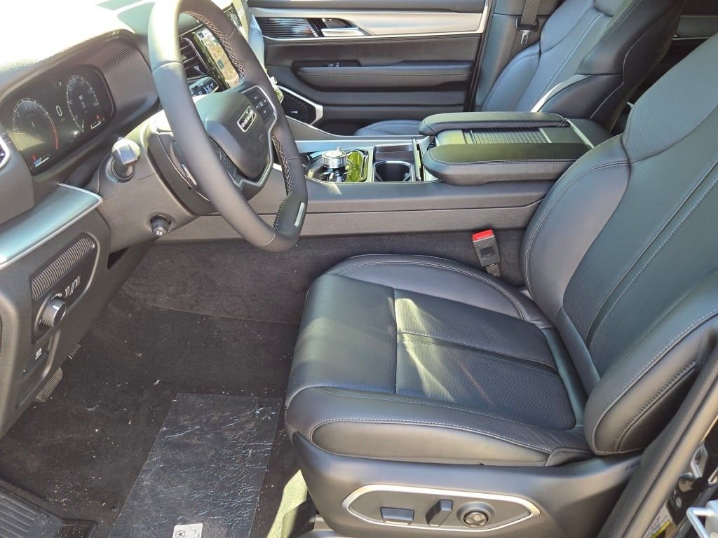 New 2026 High Gloss Black Exterior Paint Jeep Limited Altitude image 25