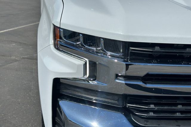 Used 2022 White Chevrolet LT image 3