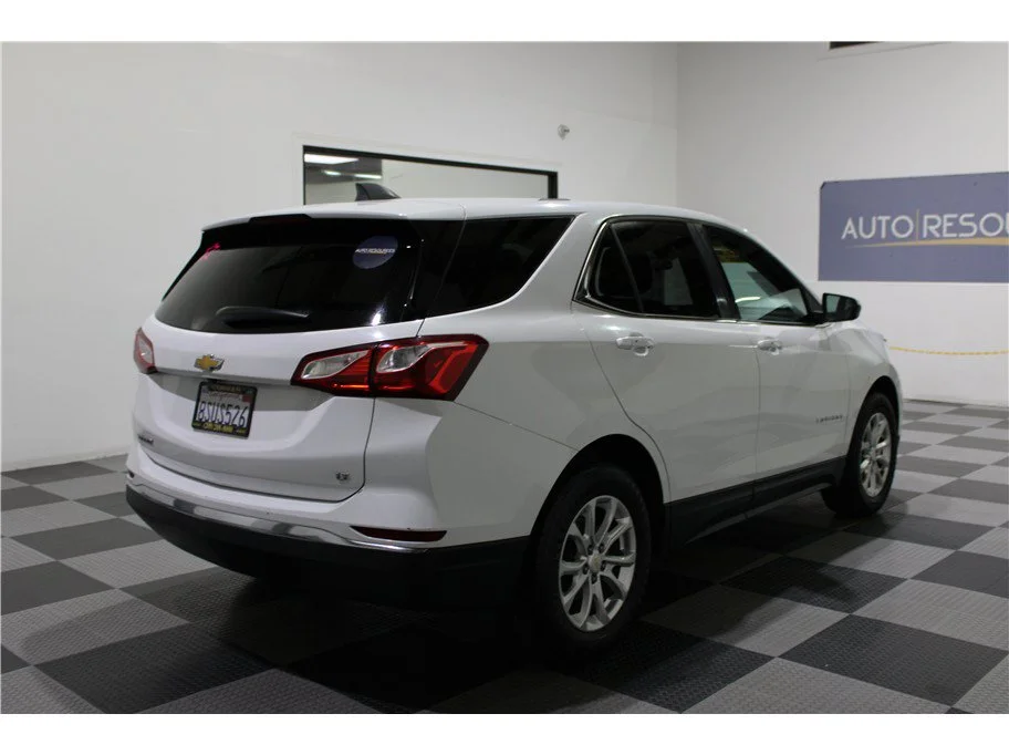 Used 2018 Summit White Chevrolet LT image 4