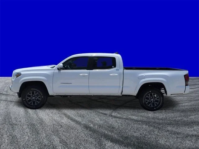 Used 2023 White Toyota SR5 image 3