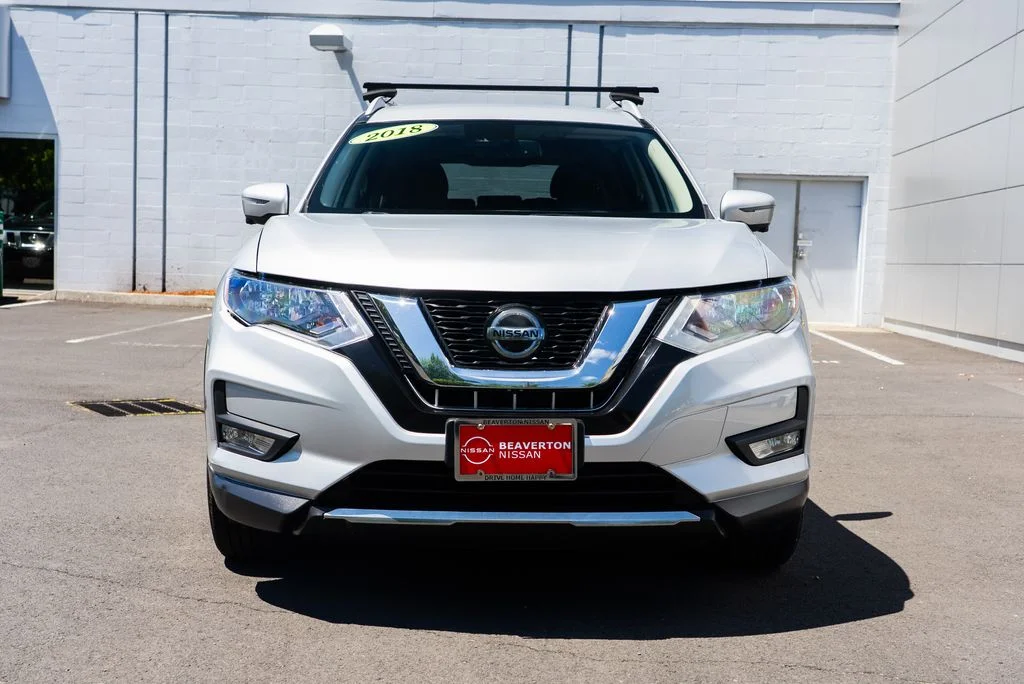 Used 2018 Silver Nissan SL image 2