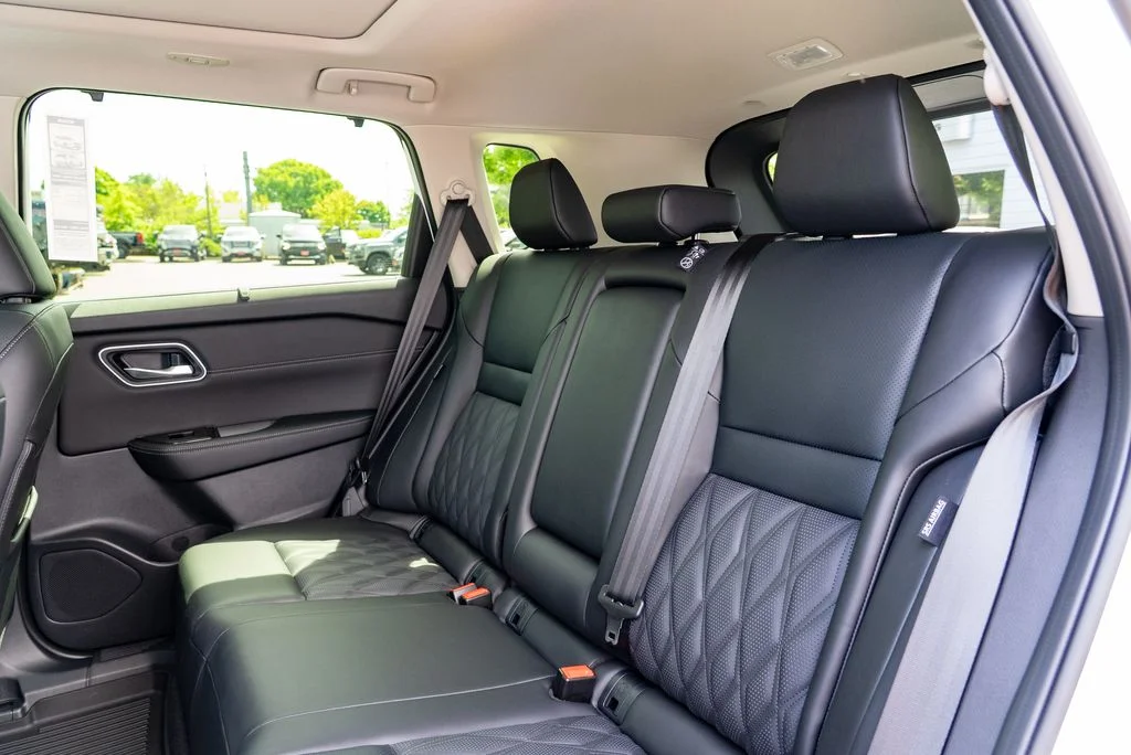 New 2026 Everest White Pearl TriCoat Nissan Platinum image 24