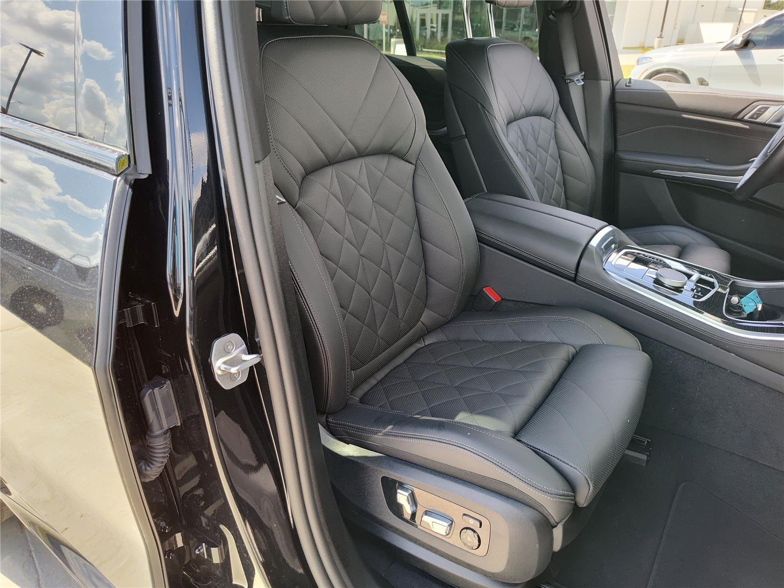 2025 BMW X5 40i - Photo 25