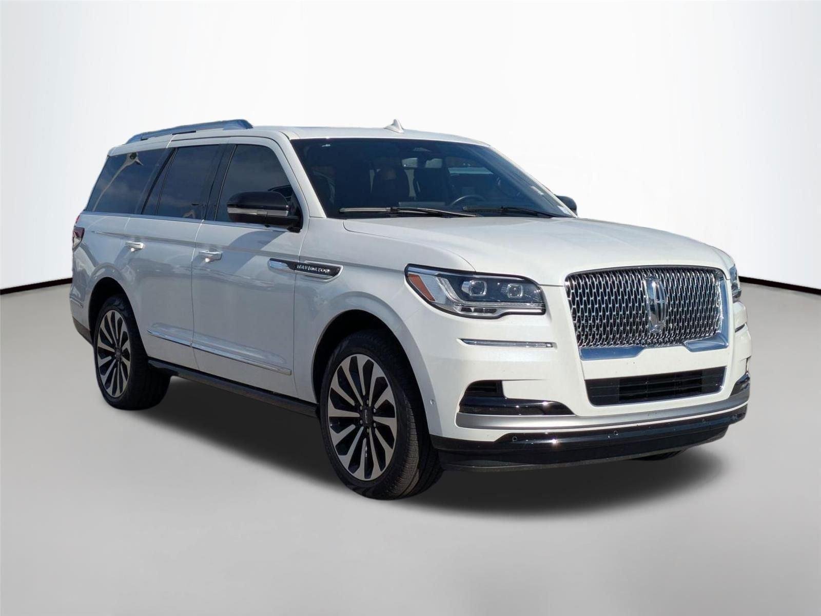Used 2024 Pristine White Metallic Tri-Coat Lincoln Reserve image 3