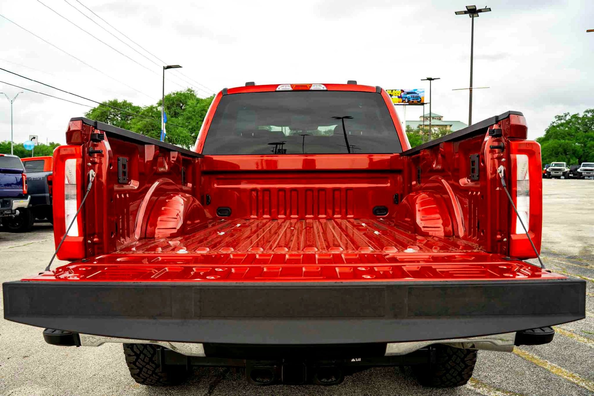 New 2026 Ruby Red Metallic Tinted Clearcoat Ford XLT image 6