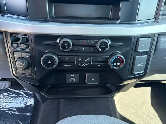 New 2027 Oxford White Ford F-350® XL image 28