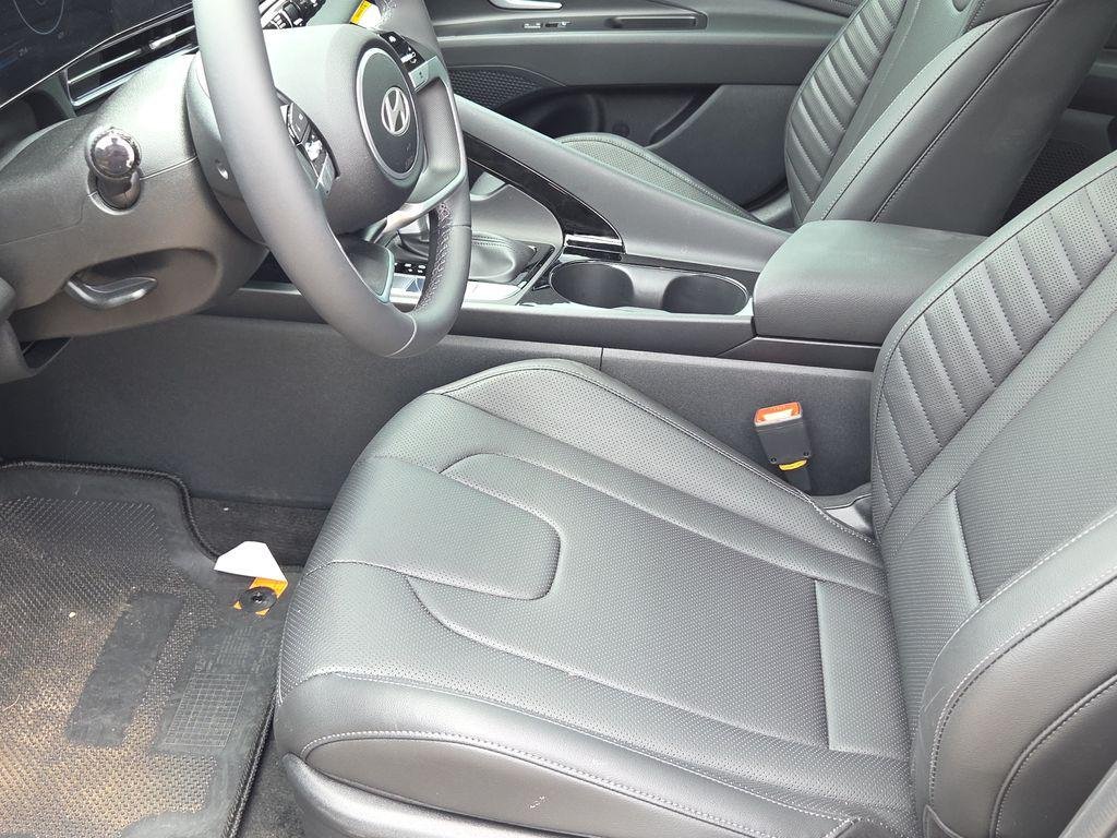 2025 Hyundai Elantra Limited - Photo 16