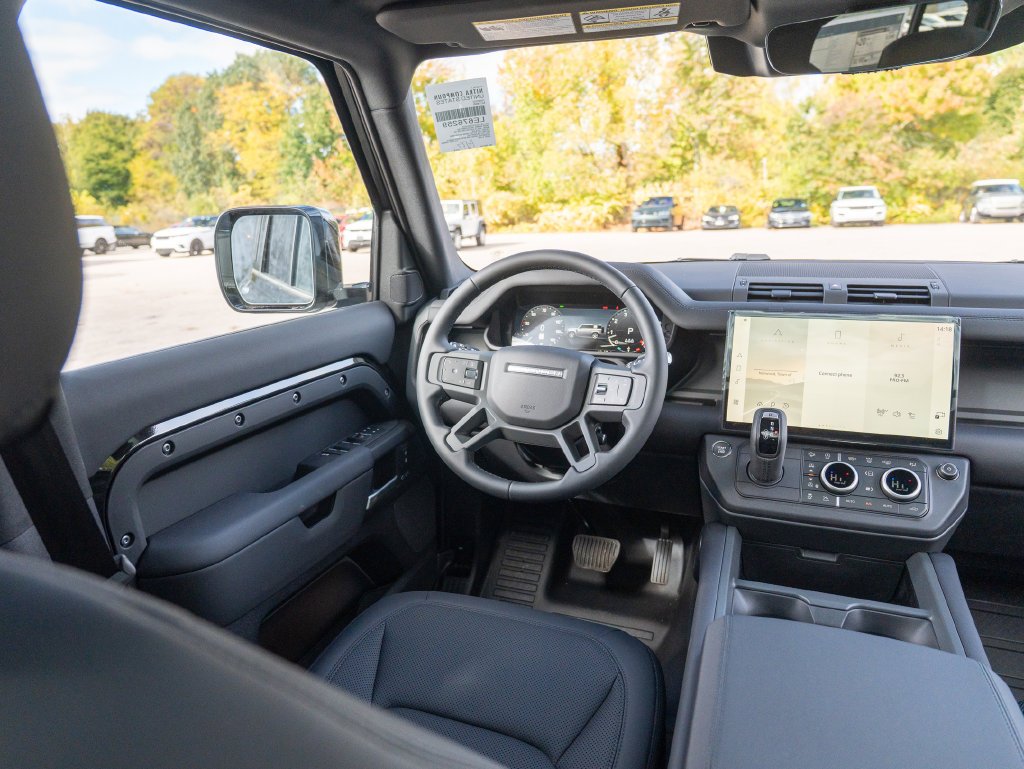 New 2026 Santorini Black Land Rover X-Dynamic SE image 18