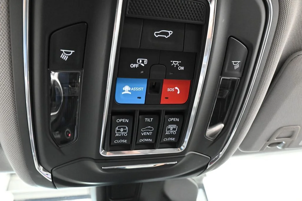 Used 2023 Baltic Gray Metallic Clearcoat Jeep Limited image 30