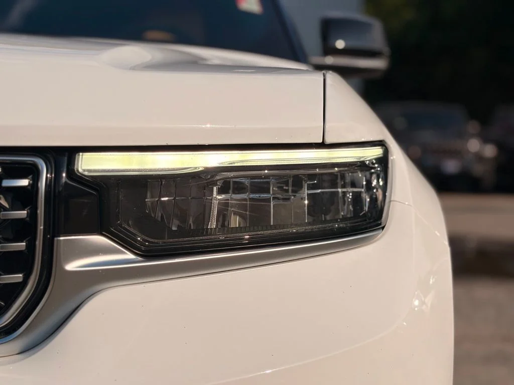 Used 2023 White Jeep Summit image 11