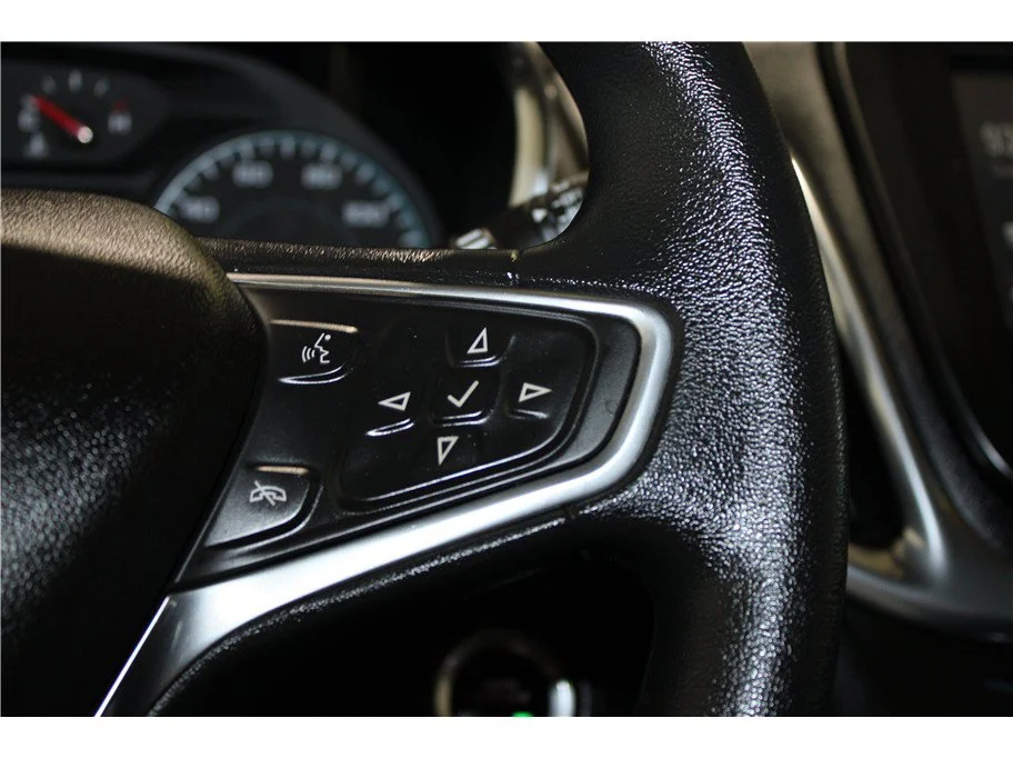 Used 2018 Summit White Chevrolet LT image 25