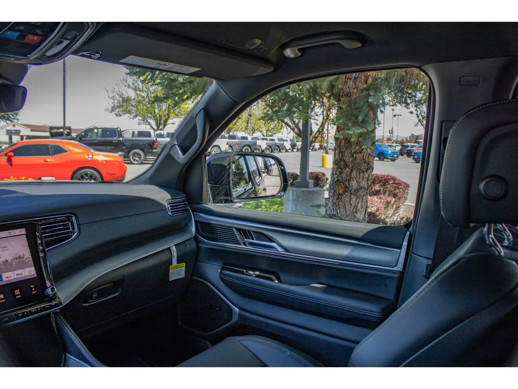 New 2026 HIGH GLOSS BLACK Jeep Limited Altitude image 27