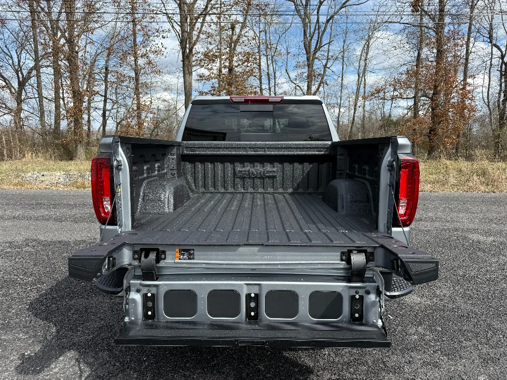 2026 GMC Sierra 1500 SLT - Photo 9