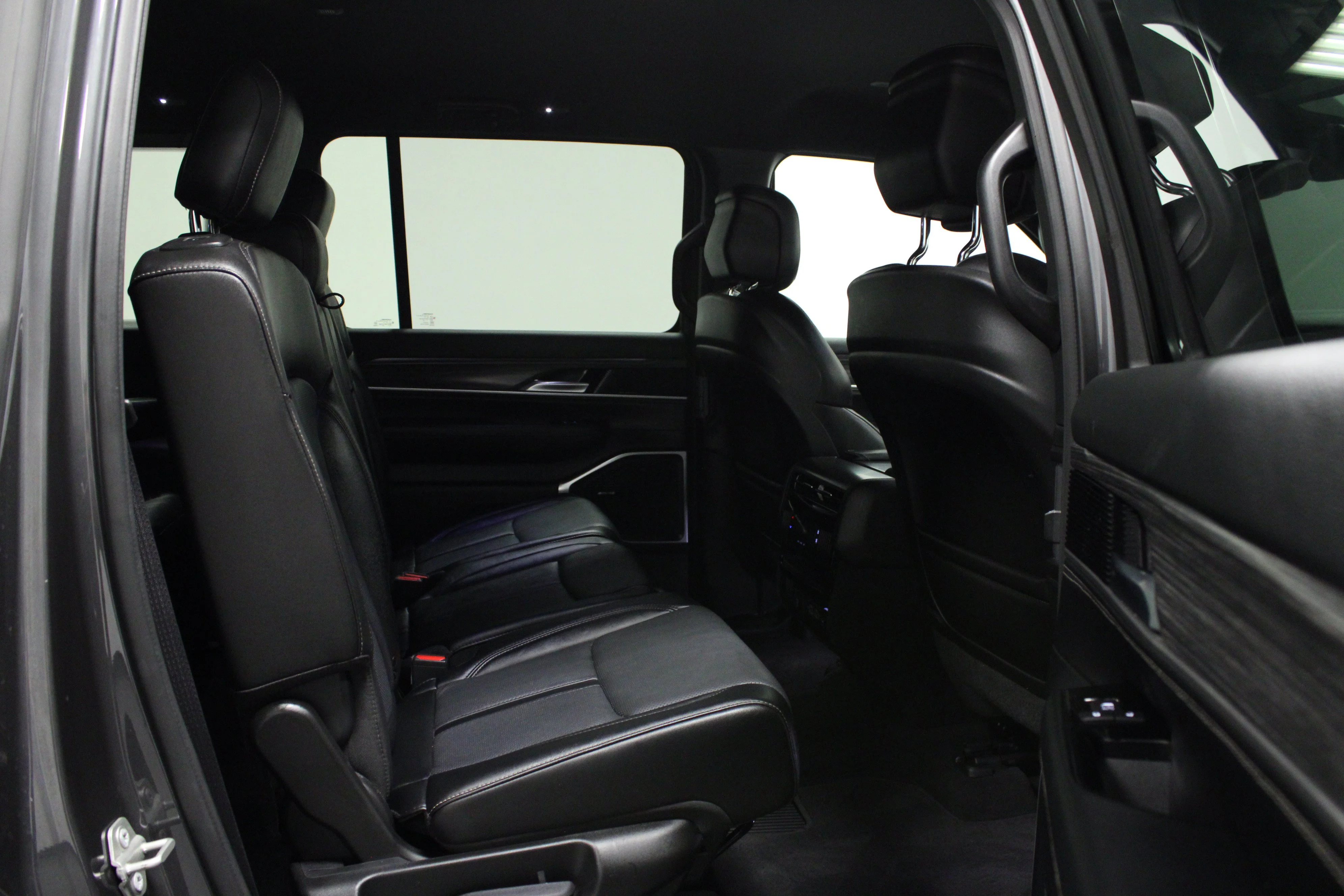 Used 2024 Baltic Gray Metallic Clearcoat Jeep Series II image 16
