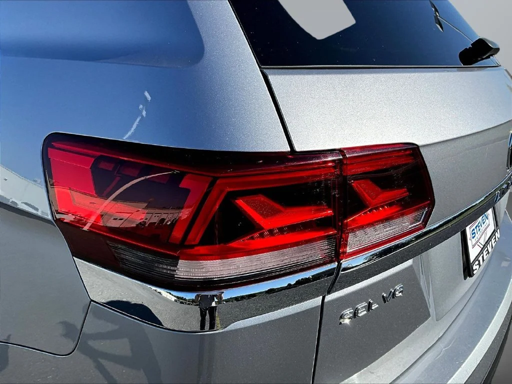 Used 2021 Pyrite Silver Metallic Volkswagen SEL image 26