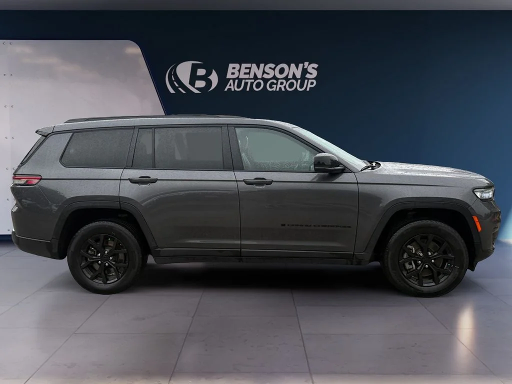 Used 2024 Gray Jeep Altitude image 6