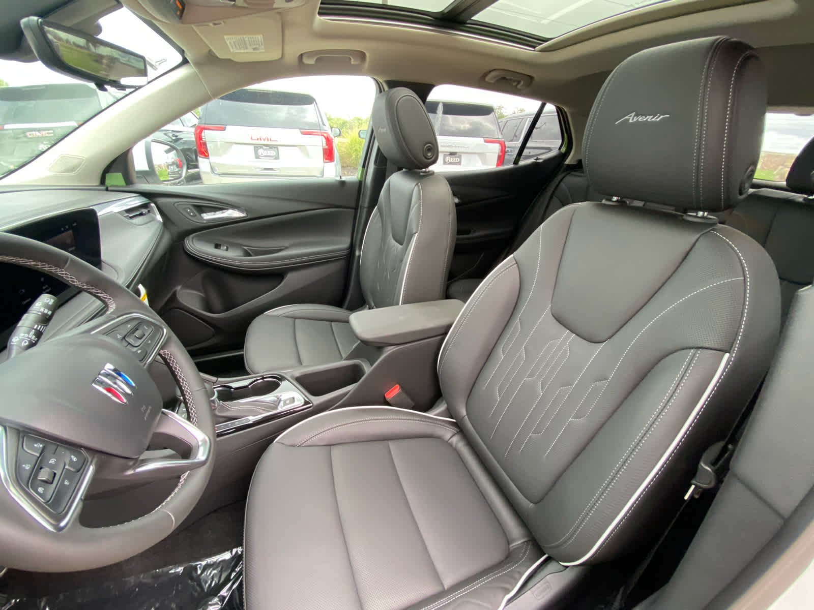 New 2026 White Frost Tricoat Buick Avenir image 21