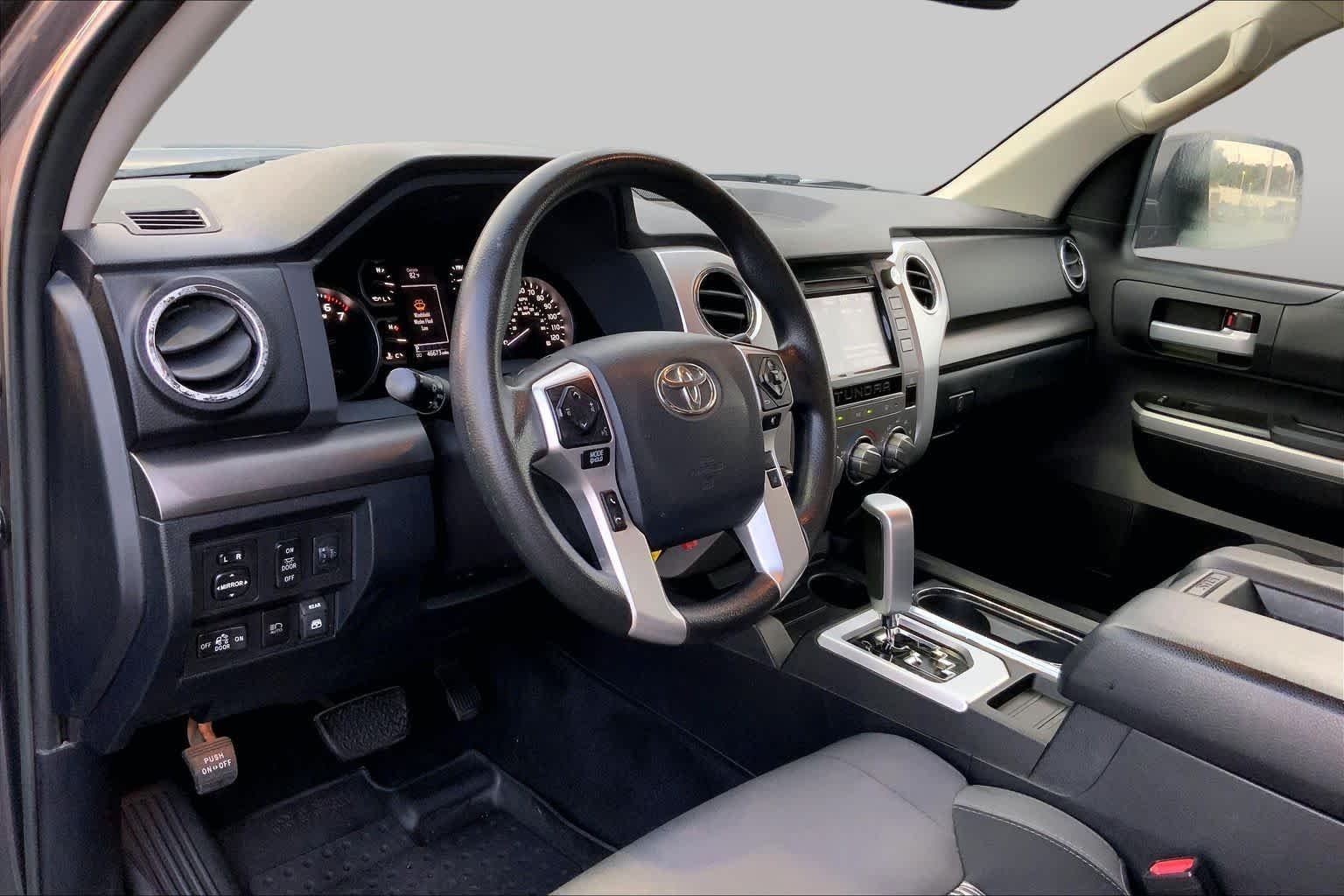 Used 2018 Magnetic Gray Metallic Toyota SR5 image 17