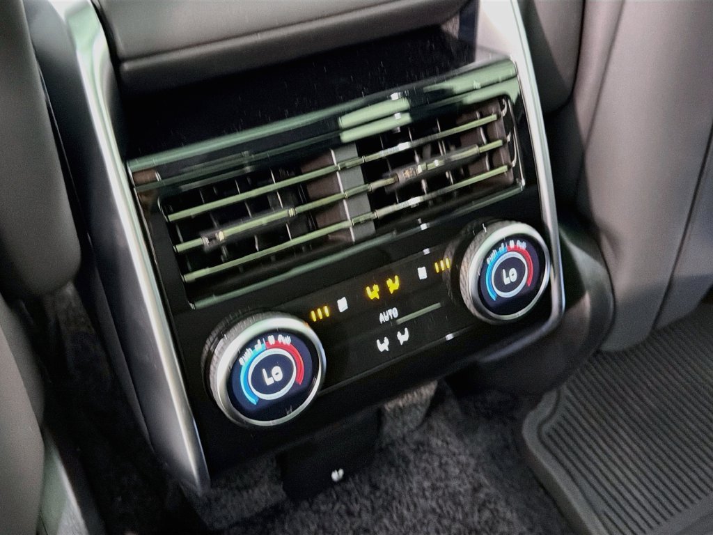 New 2027 Santorini Black Land Rover SE image 27
