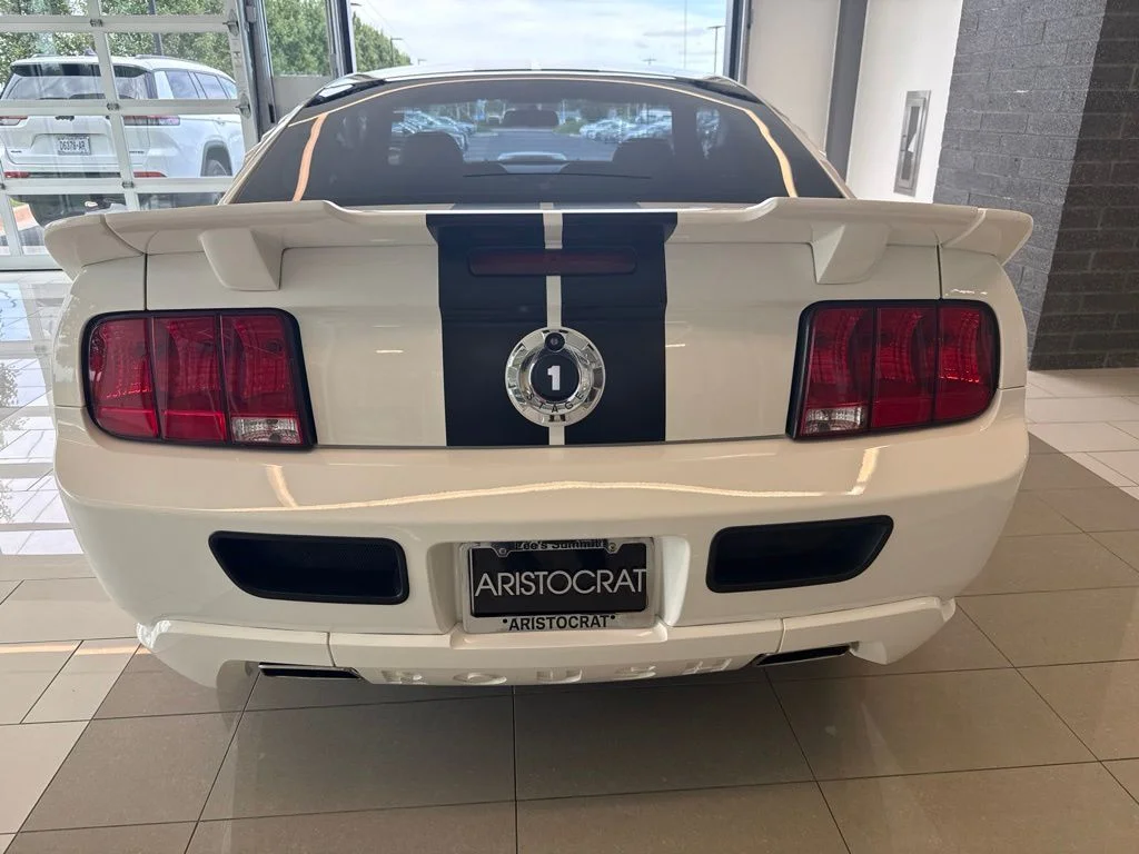 Used 2005 White Ford GT Deluxe image 4