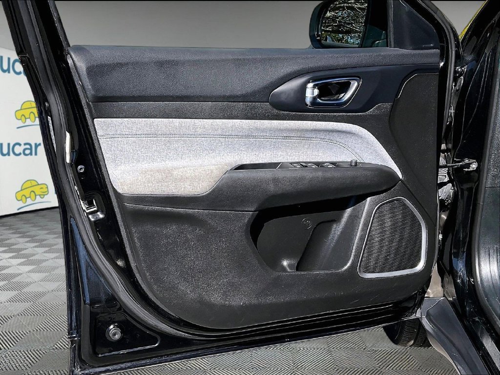Used 2024 Black Jeep Latitude image 9