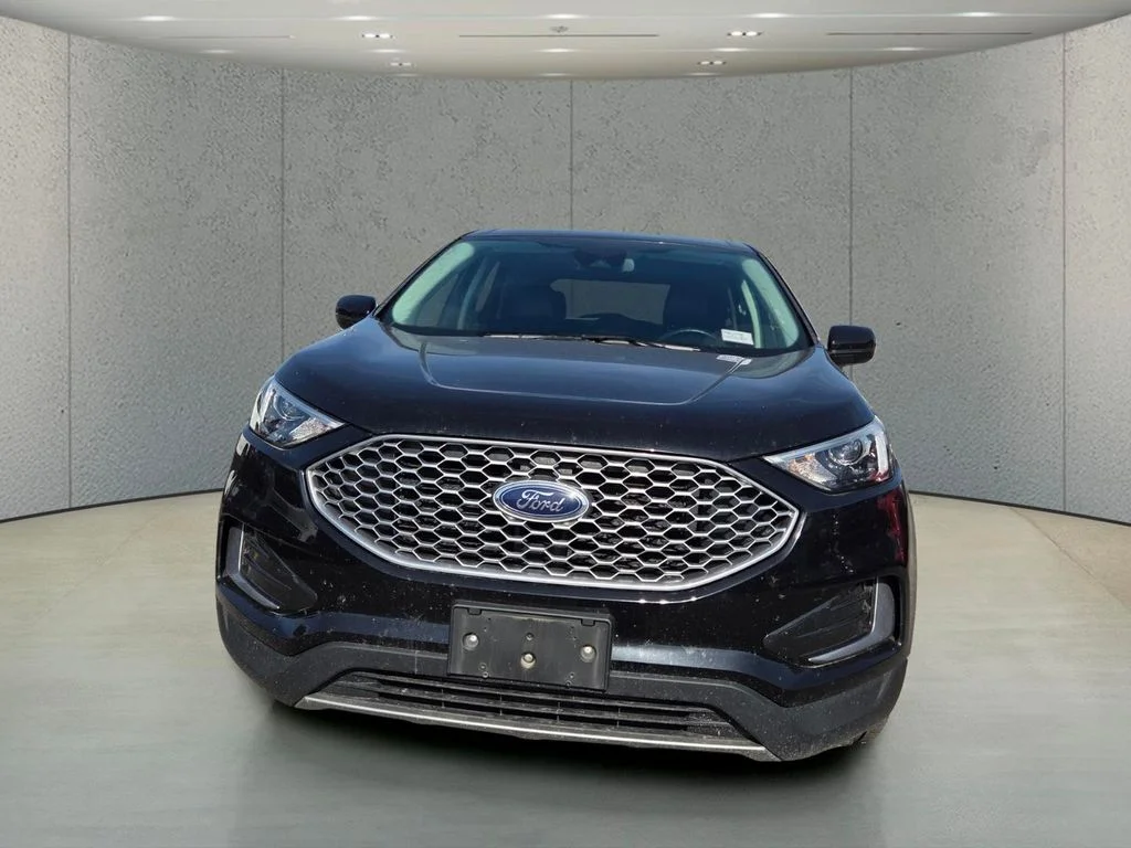 Used 2024 Black Ford SEL image 8