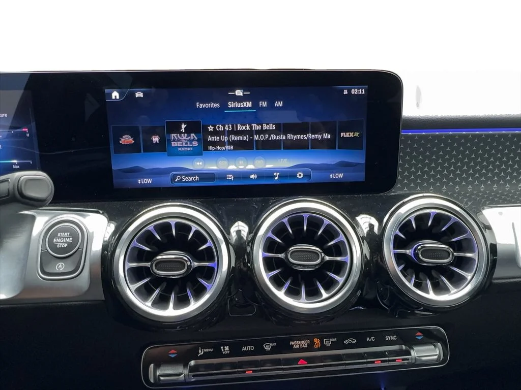 Used 2025 Black Mercedes-Benz GLB 250 image 44