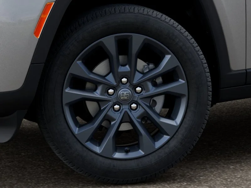 New 2026 Silver Zynith Exterior Paint Jeep  image 4