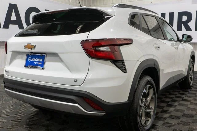 New 2026 Summit White Chevrolet LT image 5