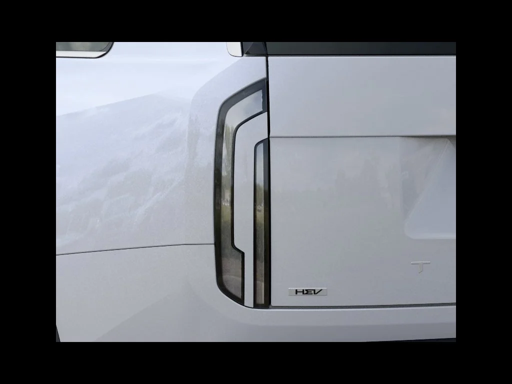 New 2027 Glacial White Pearl Kia EX image 24