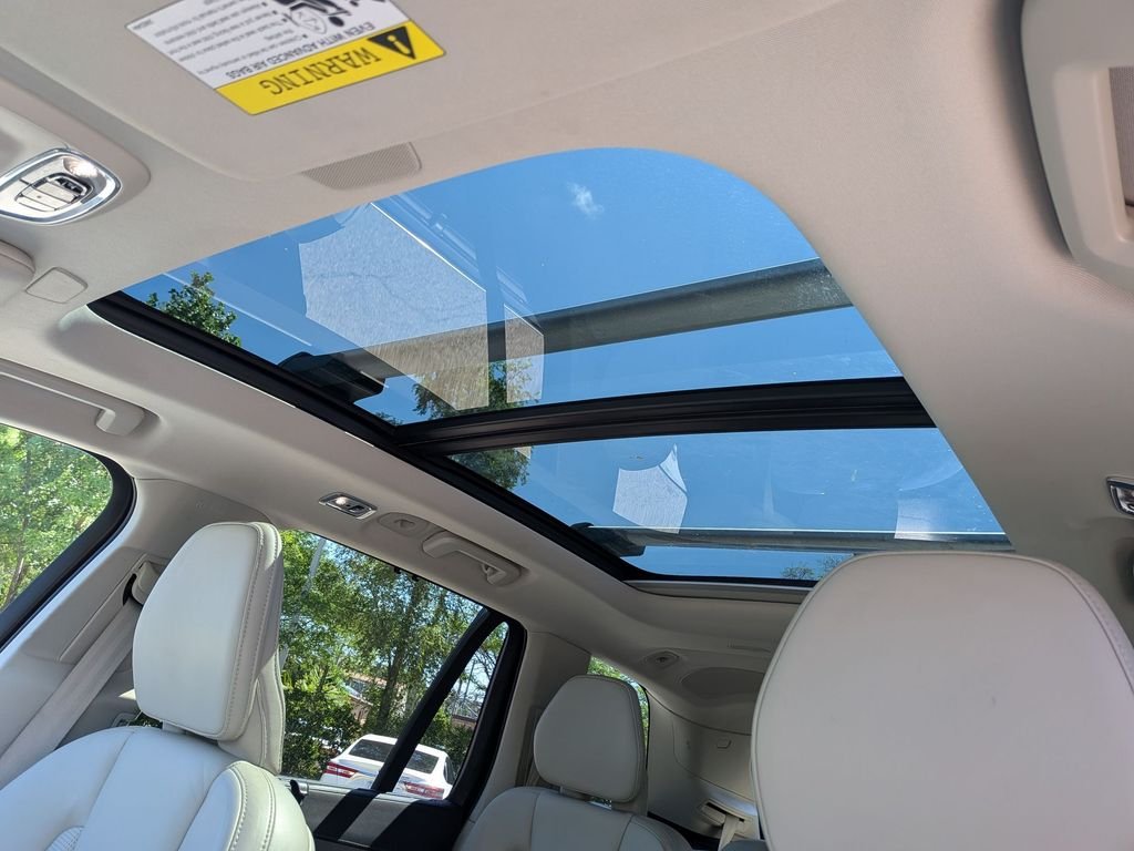 Used 2022 Gray Volvo T6 Inscription image 11