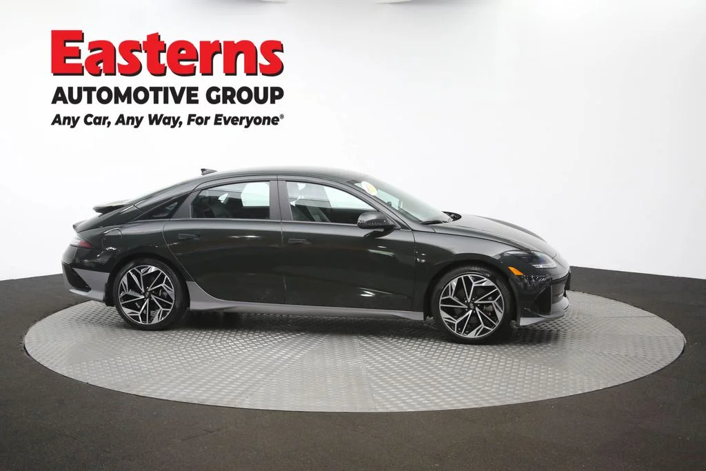 Used 2023 Green Hyundai SEL image 46