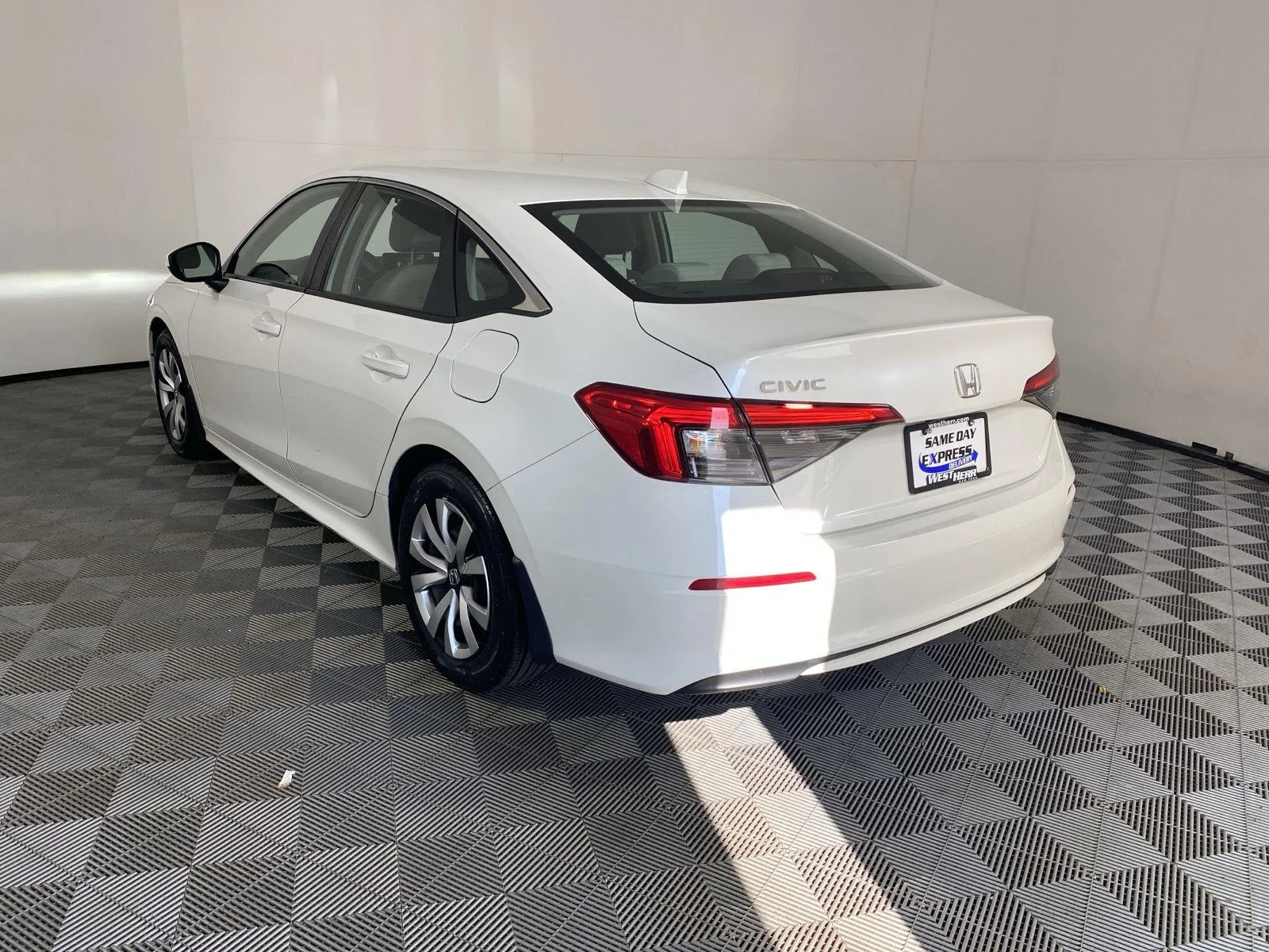Used 2023 Platinum White Pearl Honda LX image 5